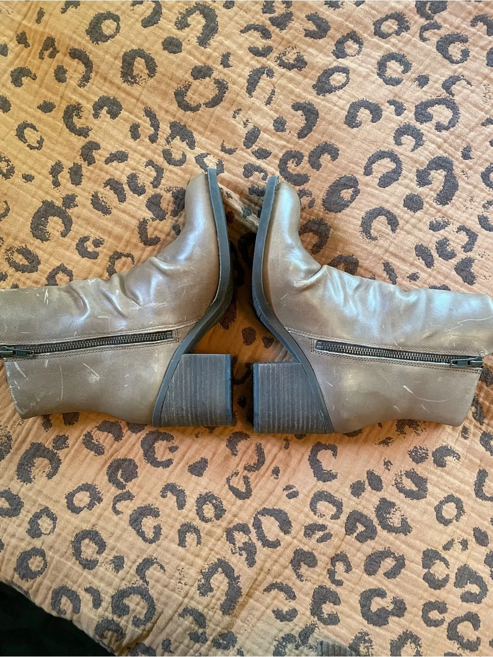 Born Leather 2.5” Heel Ankle Boots Like New Size 8.5